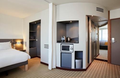 Roissy-en-France Hotel | Novotel Suites Paris CDG Airport Villepinte