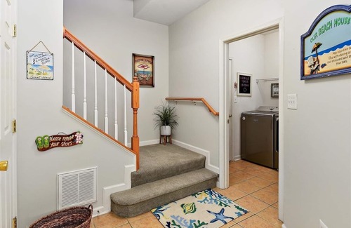 Sunset Island House | Now Featuring For 2025: White Lotus Suite, Pirate Loft, 85" 4K QLED TV & More !