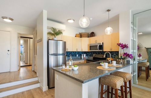 Napili Condo | NP B18 Remodeled Oceanfront 1BD Steps to Pool