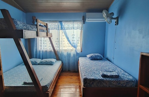 Samara House | nPrivate rooms, quiet, pool, wifi. 9 minutes from the beach.