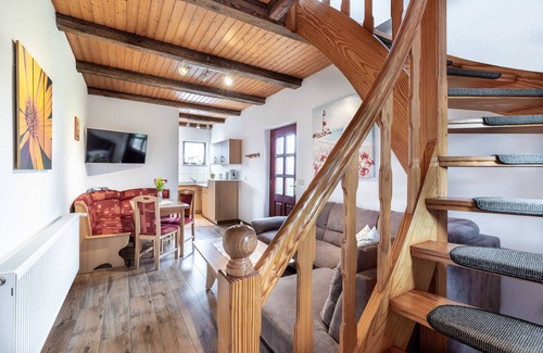 Steffenshagen Apartment | Nr. 2 - 4 Zimmer Ferienwohnung mit Kamin, Terrasse, Garten - Ostsee Bauernhof Schwalbennest OFC 15