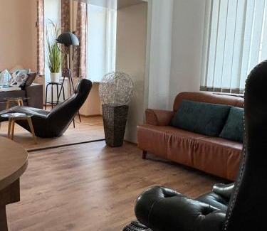 Annaberg-Buchholz House | Nr 2 Gemütliche Suite mit King-Size Bett und Essbereich im Zentrum im Neubarockstyle