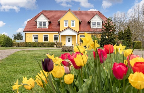 Kuehlungsborn Apartment | Nr. 5 Fewo Scheune/Meerblick - Ferienhof am Leuchtturm mit Meerblick OFC 04