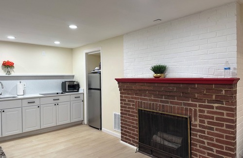 Bethesda Apartment | Nr NlH, Naval Hosp - 1 Bed/1 Bath