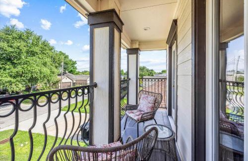 Southeast Houston House | Nr Nrg Med Center Yard Balcony Games Desk Wifi