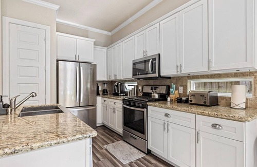 Southeast Houston House | Nr NRG Med Center | Yard Balcony Games Desk WiFi