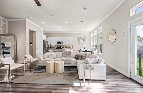 Southeast Houston House | Nr NRG Med Center | Yard Balcony Games Desk WiFi