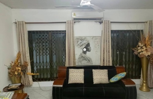 Amasaman House | nSpacious 2-Bedroom Family Home in Amasaman with AC,WiFi, Greenery & Warmth