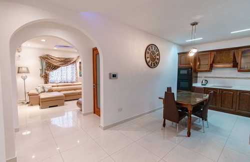 Birkirkara Apartment | nStylish, Spacious & Modern retreat, located in the hearth of Malta!
