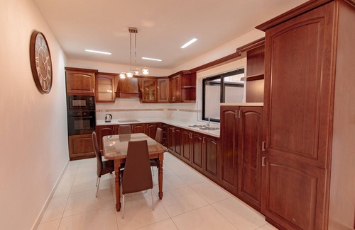 Birkirkara Apartment | nStylish, Spacious & Modern retreat, located in the hearth of Malta!