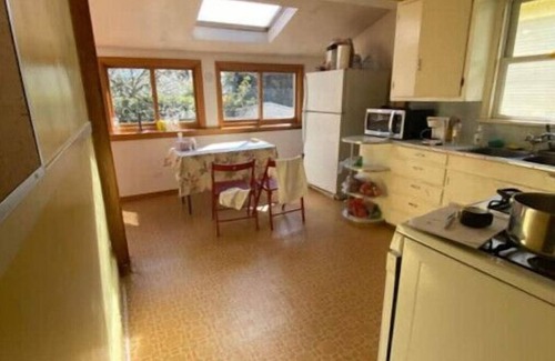 Downtown Berkeley House | nSunny 3 bedroom home with patio and parking on premises