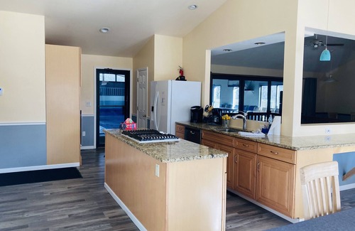 Mishawaka House | ntSleeps 18 w/Indoor Basketball Pickleball Court,2-Heated Pools & Hot Tub!