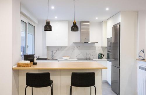 San Adrian Apartment | Nuevo, grande con garaje, Bilbao Arena, Casco Viejo
