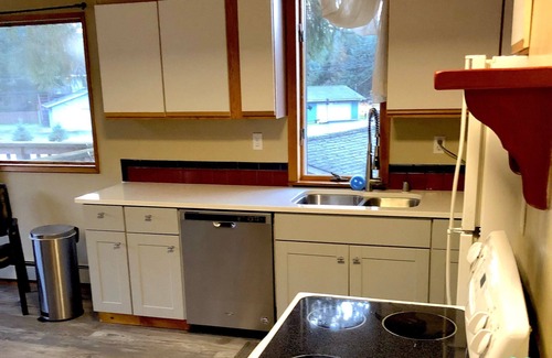 Mendenhaven House | Nugget Place-Includes three separate two bedroom units near Mendenhall Glacier-DISCOUNTS ON TOURS!