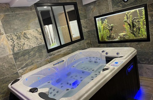 Quartier Vieux Marche-Cathedrale Apartment | Nuit de la sagesse "jacuzzi terrasse et parking privé"