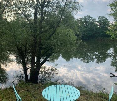 Saint-Sauveur Other | Nuit en van au bord étang privé