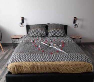 Saint-Christophe-en-Brionnais Apartment | Nuit romantique