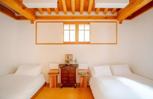 Seochon Villa | Numaru Stay - Luxury Private Hanoks in Seochon, Seoul
