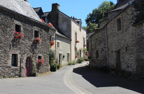 Rochefort-en-Terre House | "Number 26" Town House