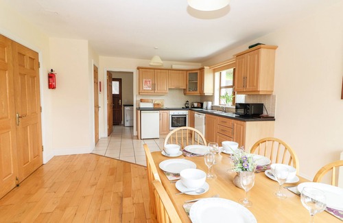 Lispole Cottage | NUMBER 7, family friendly, with a garden in Lispole, County Kerry