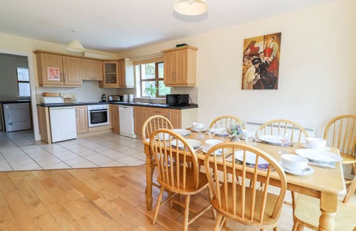 Lispole Cottage | NUMBER 7, family friendly, with a garden in Lispole, County Kerry
