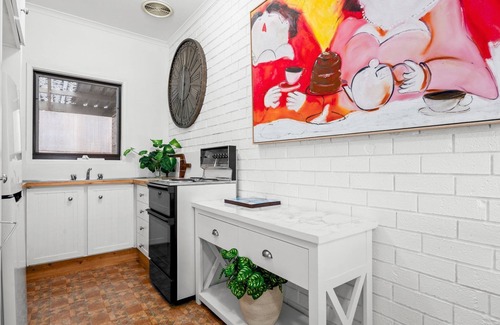 Portarlington Apartment | Number 9 - Stylish Coastal Apartment in Prime Portarlington Location