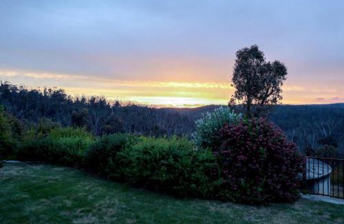 Dargan House | Nunyara - Mountain Views, Rural, Kangaroos, Birds