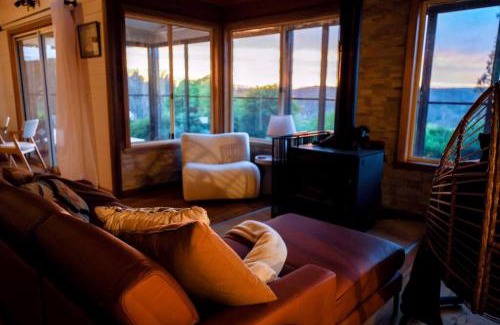 Dargan House | Nunyara - Mountain Views, Rural, Kangaroos, Birds