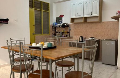 Bukit Baru Apartment | Nur Ahmad FAMILYHOMESTAY BUKIT BERUANG 4 ROOMS Full Apartment FREE WIFI & NETFLIX
