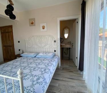 Dikili Bed & Breakfast | Nur Karen Taş Konak