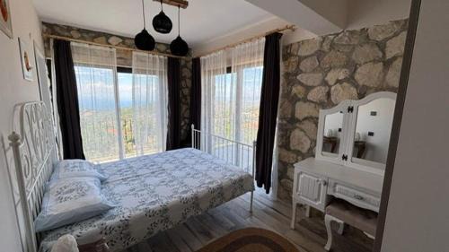 Dikili Bed & Breakfast | Nur Karen Taş Konak