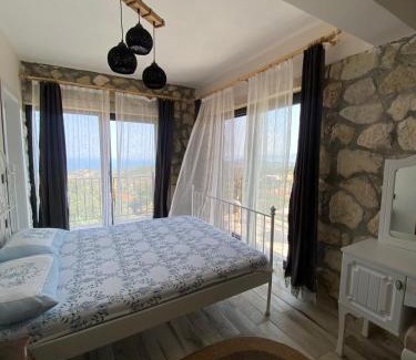 Dikili Bed & Breakfast | Nur Karen Taş Konak