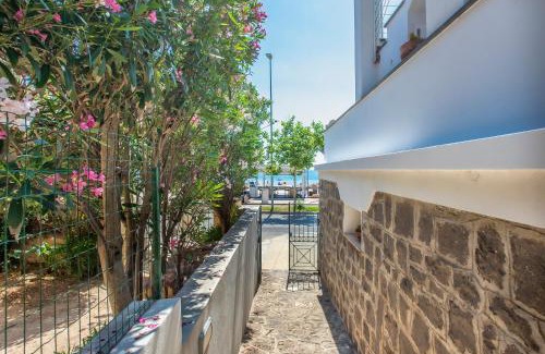 Lido Apartment | Nura's - Apartment AL MARE sea front