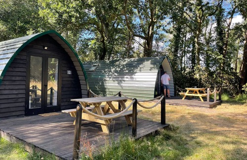 Holworth RV Rental | Nuthatch Cabin at Cloudshill Glade - Campsite