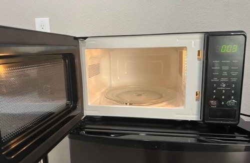 Tucson Apartment | NW Executive 1BR with Laundry and Parking