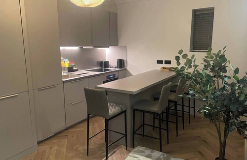 Golders Green Apartment | NW119SG-ModernApt-2Guests-2Br-1minHighStreet
