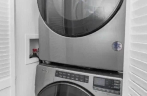 Hoboken Condo | NYC/Hoboken Jacuzzi Brown Stone