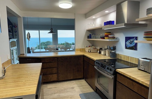 Newport House | Nye Beach Location. Walk to the Beach!
