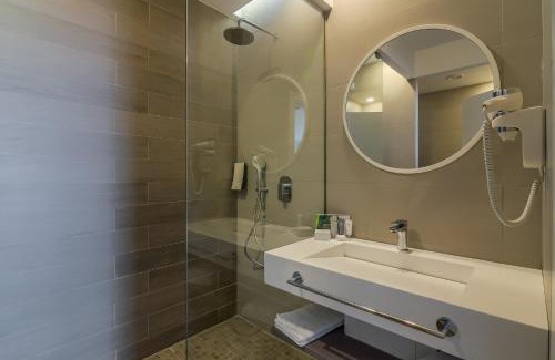 Constanta Hotel | Nyota Hotel & Conference Center
