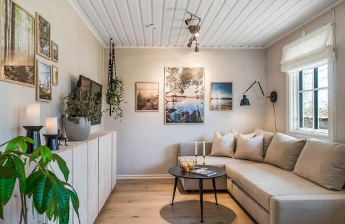 Bonassund Villa | Nyrenoverat gårdshus på havstomt med hög standard