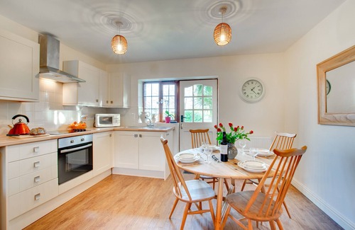 Llanengan House | Nyth y Wennol - Two Bedroom House, Sleeps 4