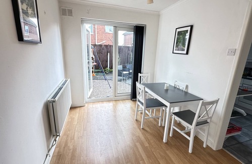 Blackpool House | Nyza's Cosy House 4min to pleasure Beach,5min Blackpool Beach.