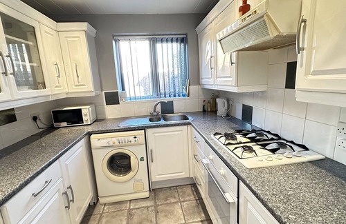 Blackpool House | Nyza's Cosy House 4min to pleasure Beach,5min Blackpool Beach.