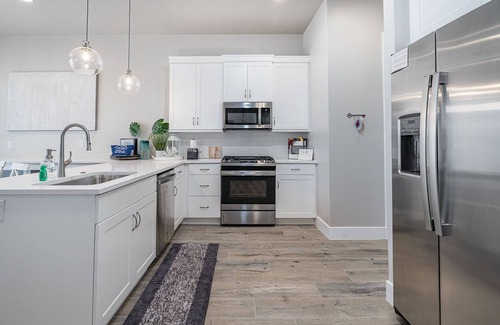 Santa Clara House | O-52| Aloha Poolhouse! Pool & Hot Tub * Fire Pit * 2 Fam Rms * Patio Dining