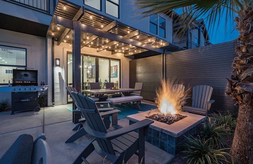 Santa Clara House | O-61&62| Sleeps 54 * 2 Private Pools * 2 Hot Tubs * Games * Ping Pont * BBQ