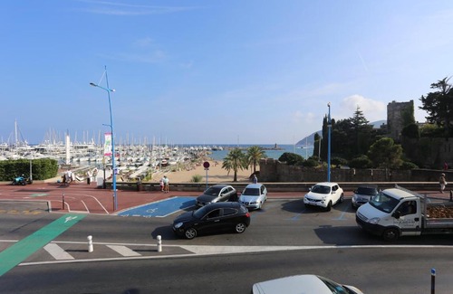 Mandelieu-la-Napoule Beach Apartment | O'Sullivans Bar and Hotel