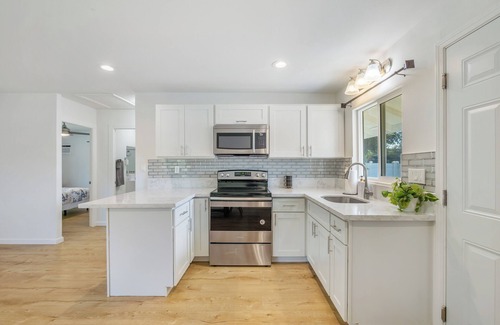 Wahiawa House | Oahu 2BR - Sleeps 4, WiFi + Surf, Hike, All access