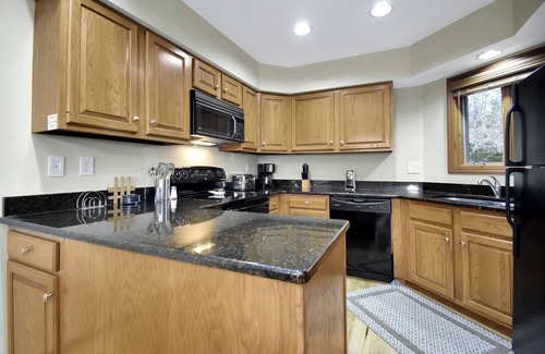Blowing Rock Condo | Oak 5 | Fireplace, Restaurant, Pool, Spa