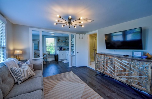 Tuscaloosa Apartment | Oak-Apt.3 - Book for 30 days or longer!