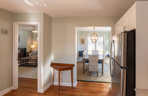 East Chop House | Oak Bluffs - Quiet Neighborhood - Walk to Town, Ferry, Library and more!